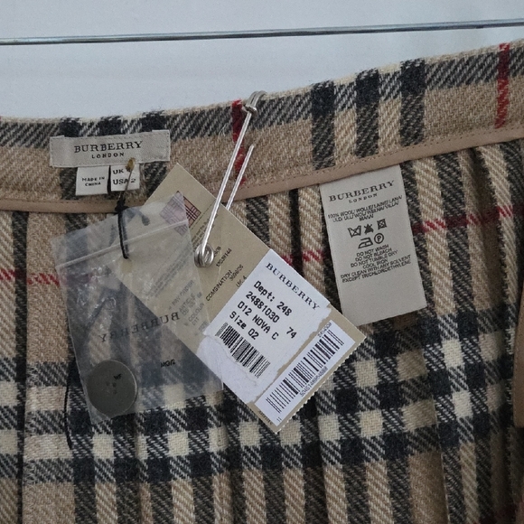 Burberry Beige Plaid A-Line Skirt - Picture 4 of 16